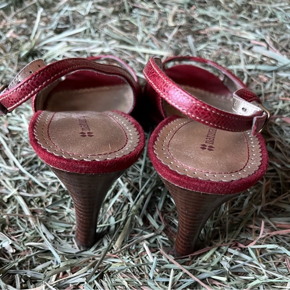 Naturalizer Red leather heel sandal, size 9, new w/o tags, super cute. - Picture 3 of 4